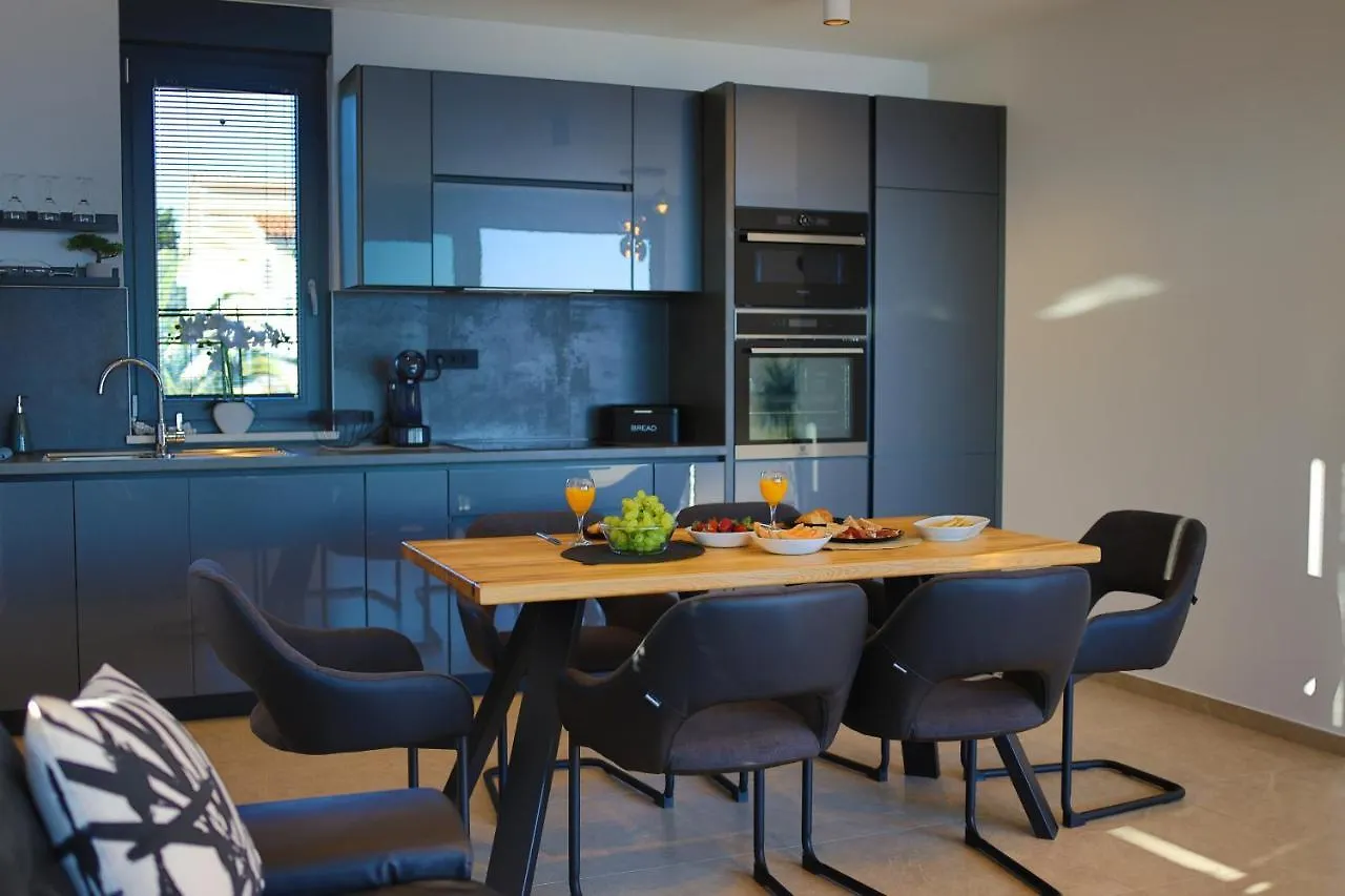 Dinary Penthouse Apartment Vir
