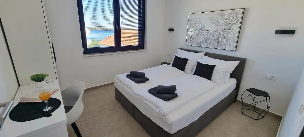 Dinary Penthouse Apartment Vir