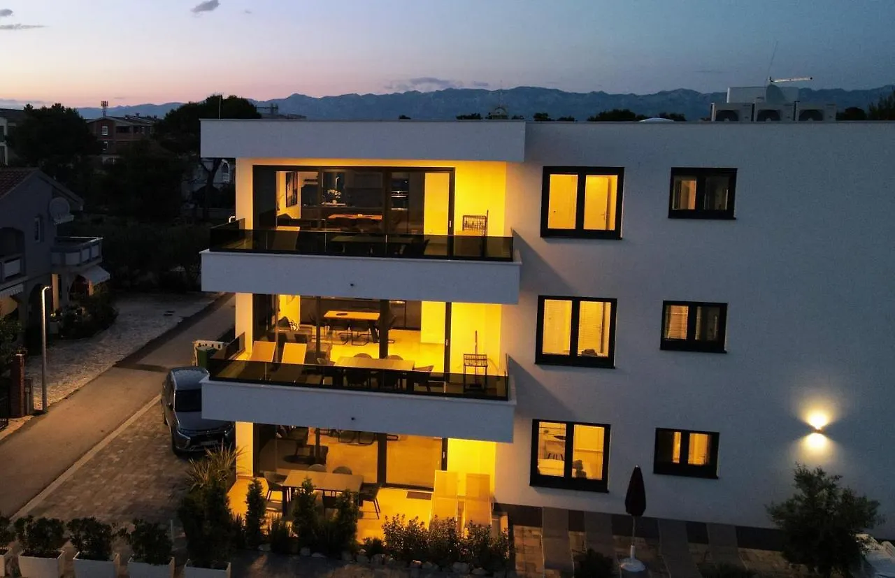 Dinary Penthouse Apartment Vir